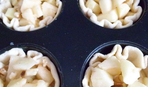 тарталетки с яблоками, орехами и крем-фрешем