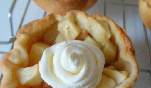 тарталетки с яблоками, орехами и крем-фрешем