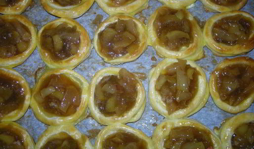 тарталетки с яблоками