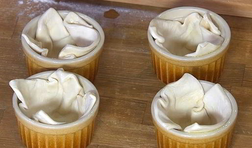 тарталетки со спаржей, розмарином и сыром