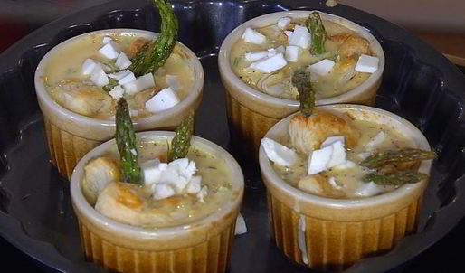 тарталетки со спаржей, розмарином и сыром