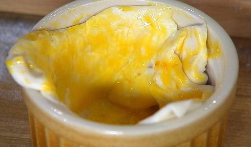 тарталетки со спаржей, розмарином и сыром