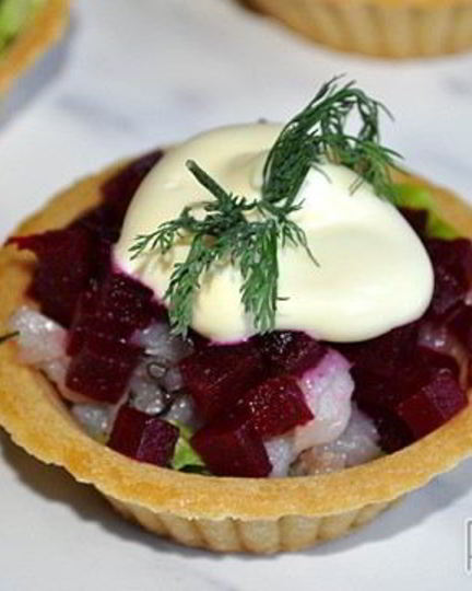 Рецепт закуски с селедкой и свеклой в тарталетках