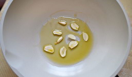 луковый тарт с малосольной килькой