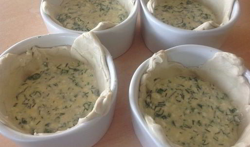 маленькие тарты с лососем и цукини розами