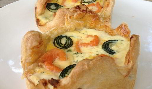 маленькие тарты с лососем и цукини розами