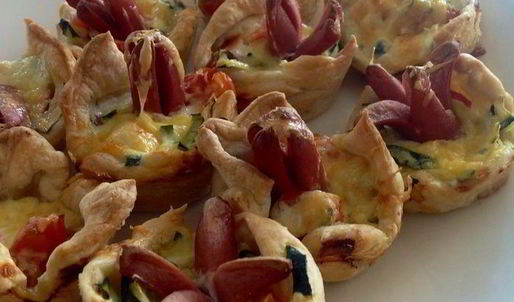 маленькие тарты с лососем и цукини розами