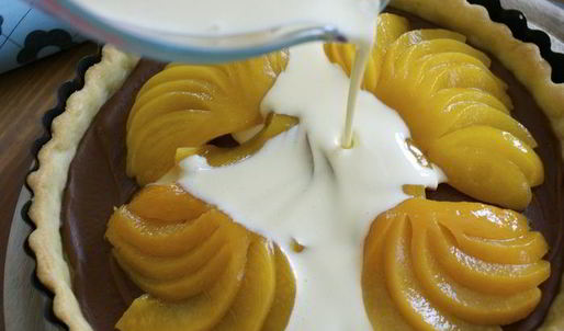 шоколадно-сливочный тарт с фруктами