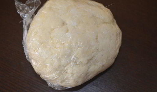 сливовый тарт из творожного теста с меренгой