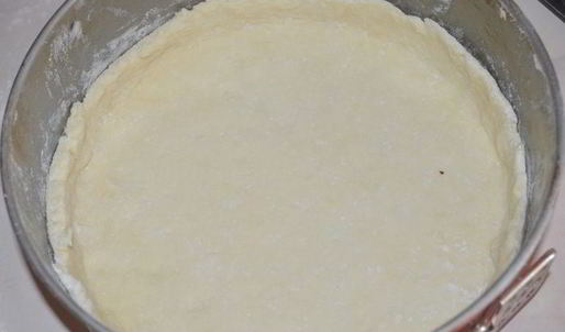 сливовый тарт из творожного теста с меренгой