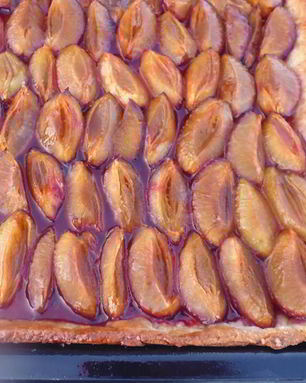 Сливовый тарт на творожном тесте