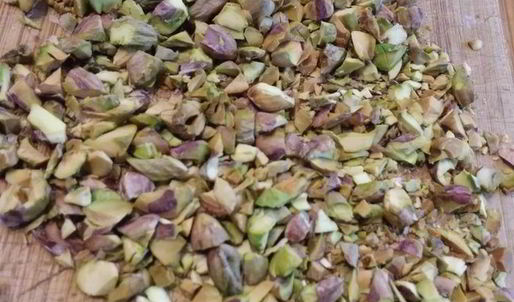 сливовый тарт с фисташковым штрейзелем