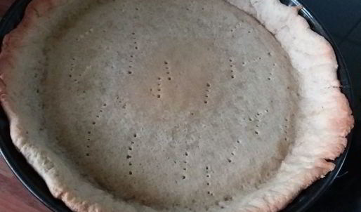 сливовый тарт с фисташковым штрейзелем