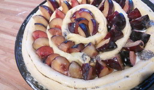 сливовый тарт с маковой начинкой