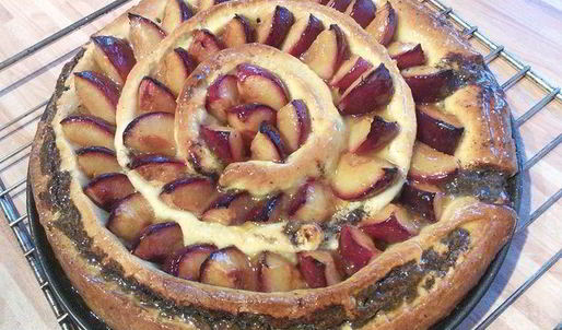 сливовый тарт с маковой начинкой