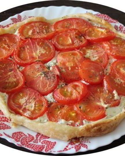 Рецепт тарта из слоеного теста с творогом и томатами