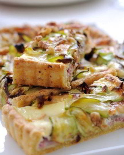 Рецепт тарта из цукини, прошутто и сыра таледжио с тестом из поленты