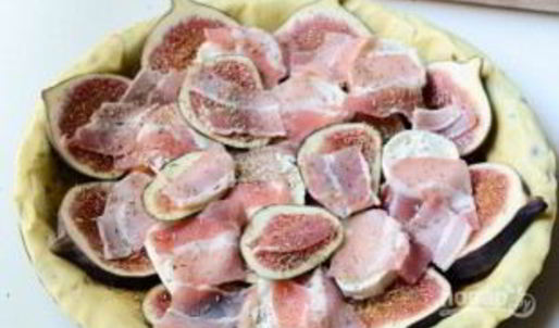 тарт с беконом и инжиром