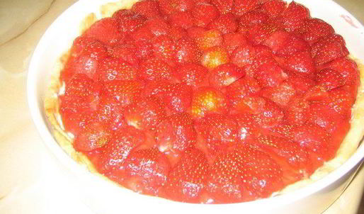 тарт с белым шоколадом и двойной клубникой