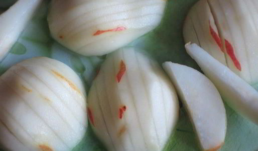 тарт с грушами, изюмом и миндальными лепестками