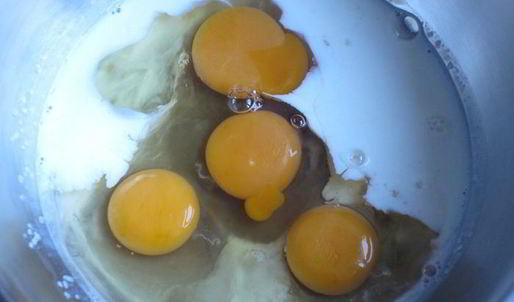 тарт с грушами, изюмом и миндальными лепестками