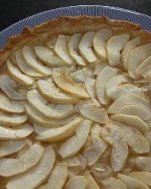 Тарт с яблоками и айвой