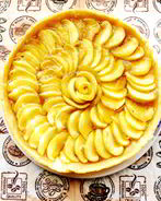 Тарт с яблоками и карамелью