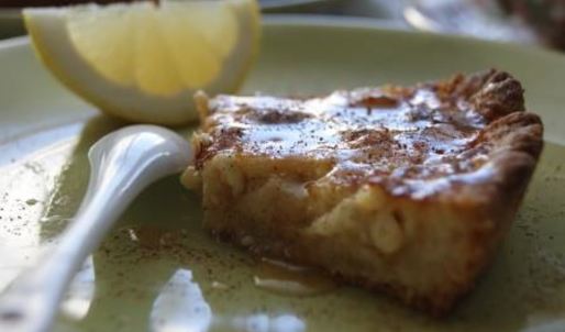 тарт с зерненым творогом и медом