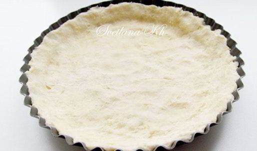 тарт со сливами и марципановой заливкой