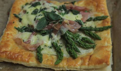 тарт со спаржей, ветчиной и пармезаном