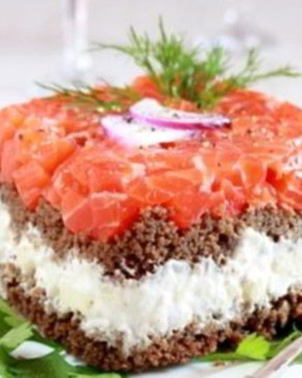 Рецепт тартинок слоеных с яблоками и лососем