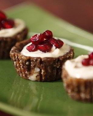 Тарты из черного шоколада со сливочным кремом