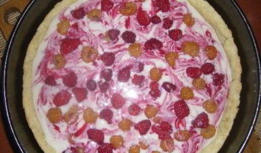 творожный тарт с малиной и заварным кремом