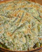 Творожный тарт с зеленым горошком, спаржей и кедровыми орехами