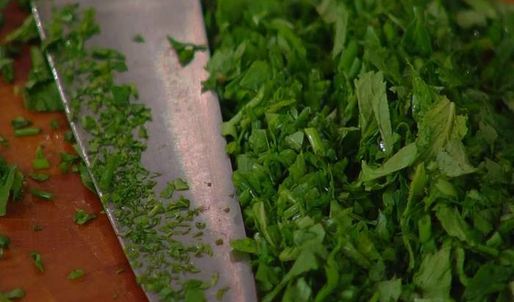 творожный тарт с зеленым горошком, спаржей и кедровыми орехами