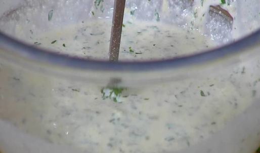 творожный тарт с зеленым горошком, спаржей и кедровыми орехами