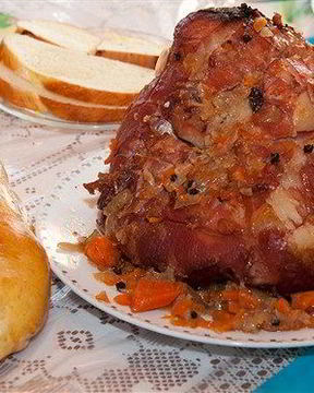 Ветчина в бальзамической глазури с жареным коктейльным луком