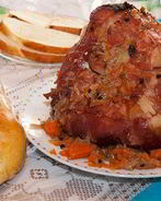 Ветчина в бальзамической глазури с жареным коктейльным луком