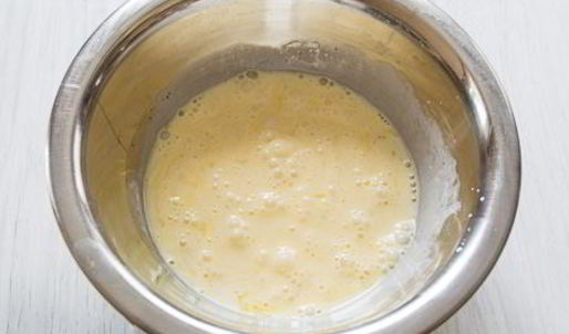 сливочная яичница-болтунья с грибами и беконом