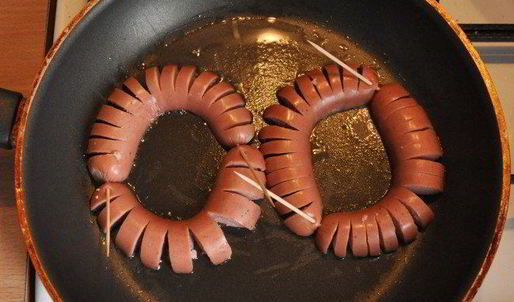 весенняя яичница с сосисками