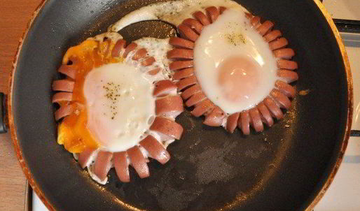 весенняя яичница с сосисками