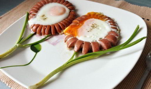 весенняя яичница с сосисками