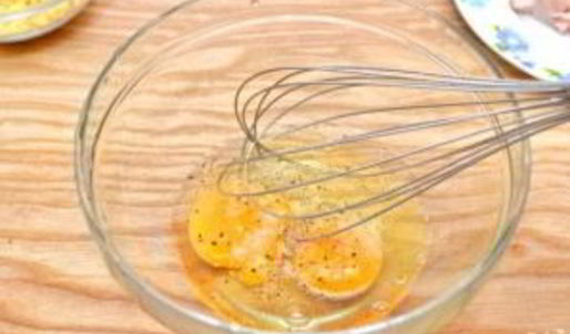 яичница-болтунья с копченостями