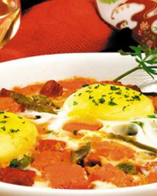 Яичница-глазунья с овощами