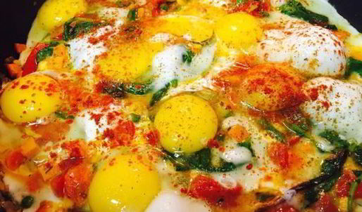 яичница с овощами и капустой кале