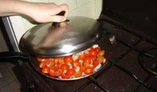 яичница с помидорами