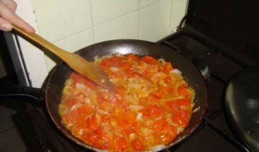 яичница с помидорами