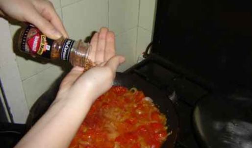 яичница с помидорами