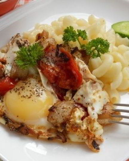 Рецепт яичницы с салом и помидорами