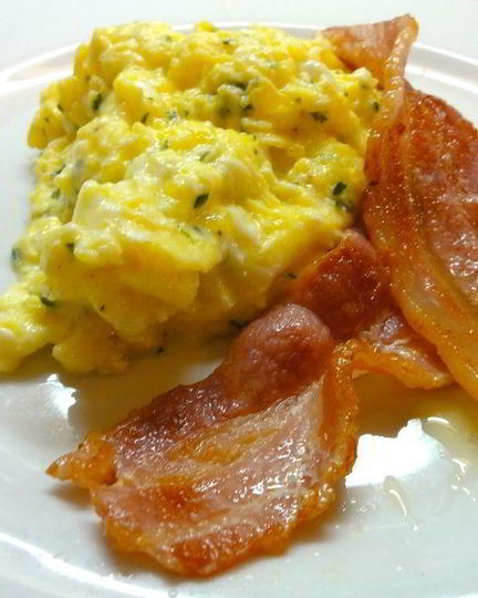 Рецепт яичница с салом